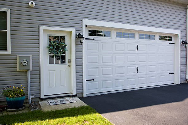 24/7 Emergency Garage Door Panel Replacement experts in Dellwood, MN